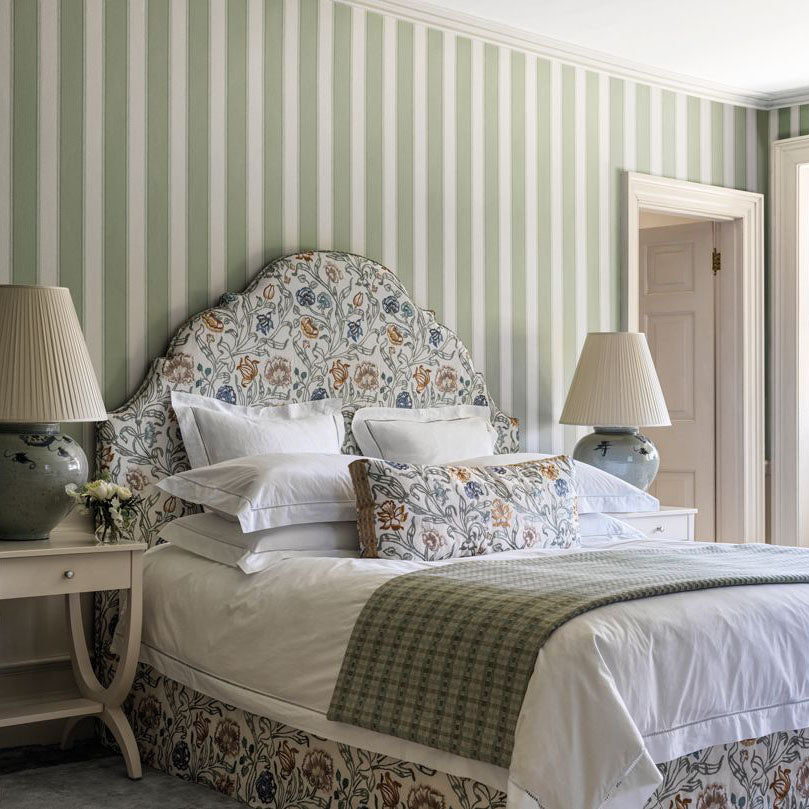 NINA CAMPBELL Tapete Sackville Stripe – NINA'S SIGNATURE COLLECTION-Tapeten-NINA CAMPBELL-TOJU Interior