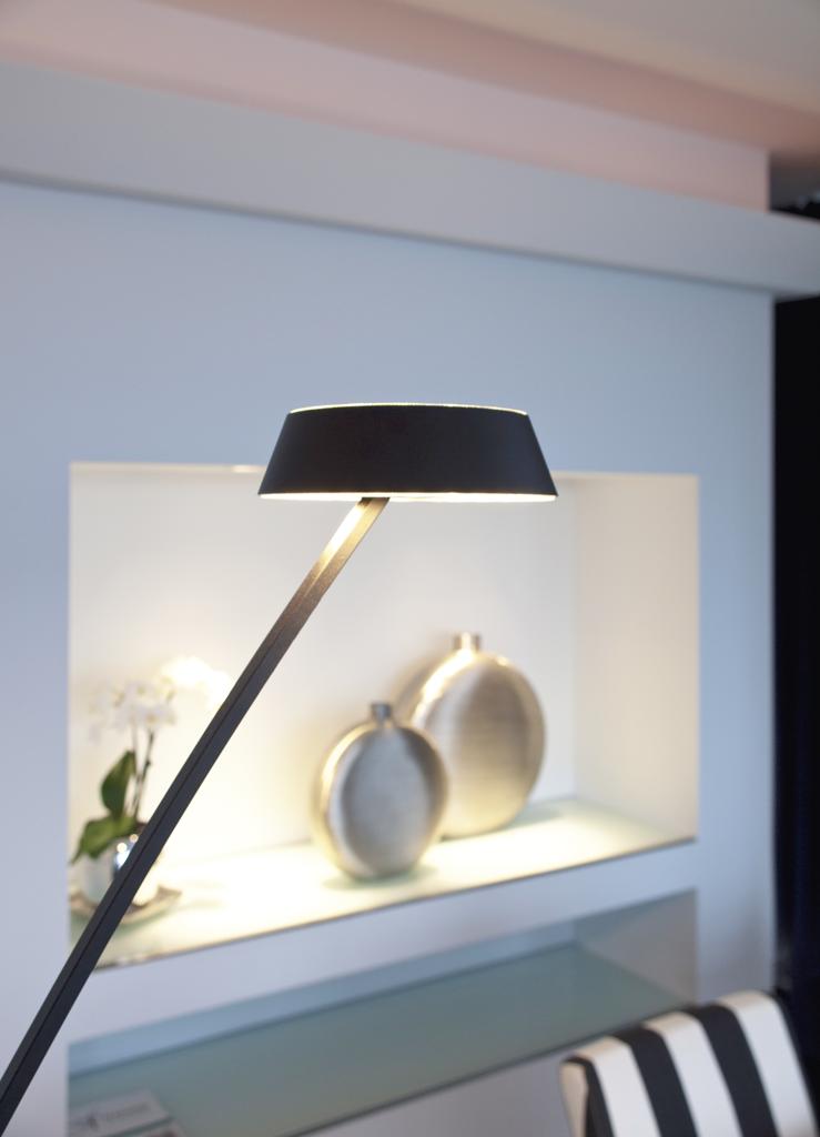 Oligo - Stehleuchte Glance gebogen-Stehleuchte-Oligo--TOJU Interior