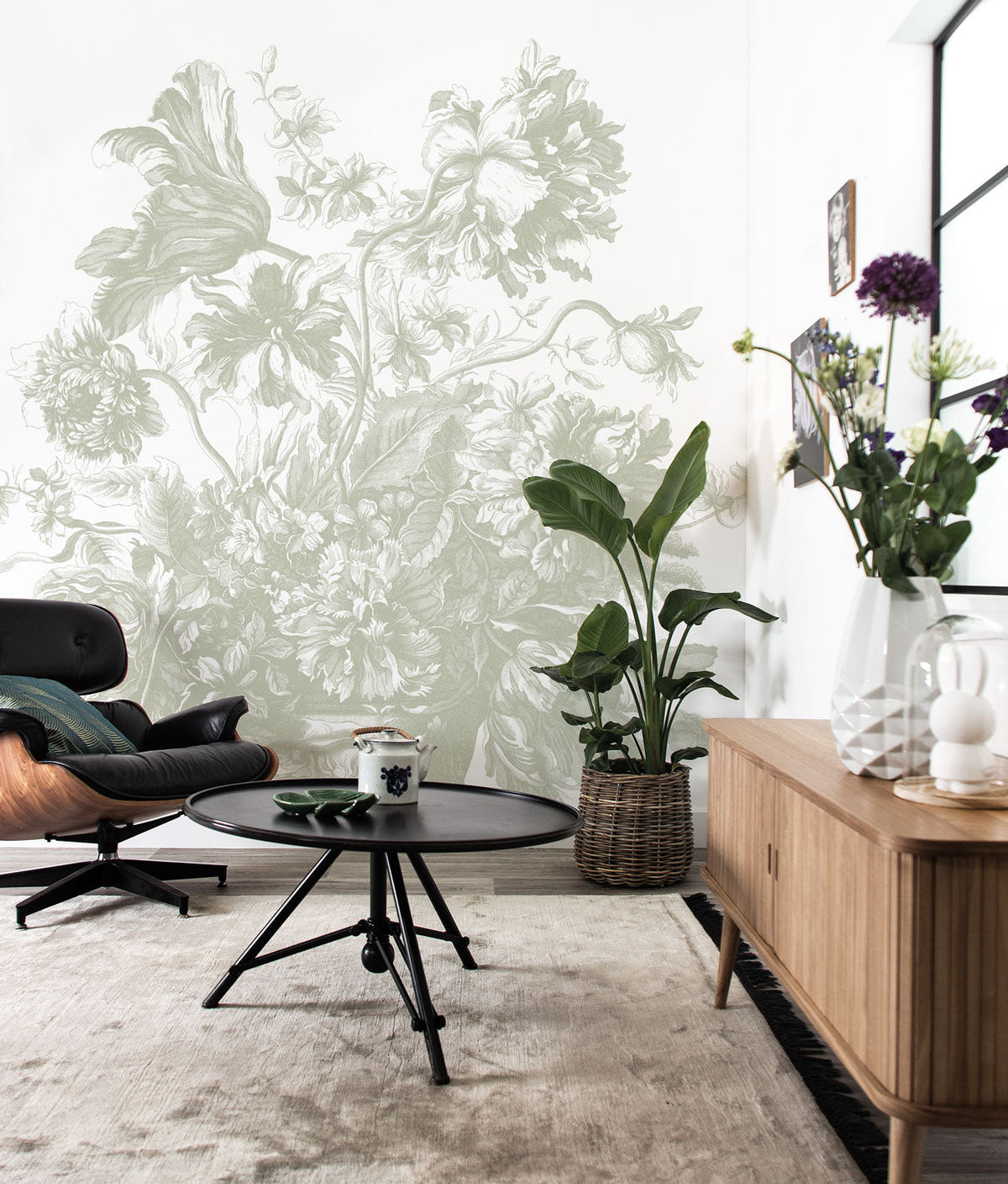 KEK Amsterdam Engraved Flowers Grün Tapete – Raumansicht
