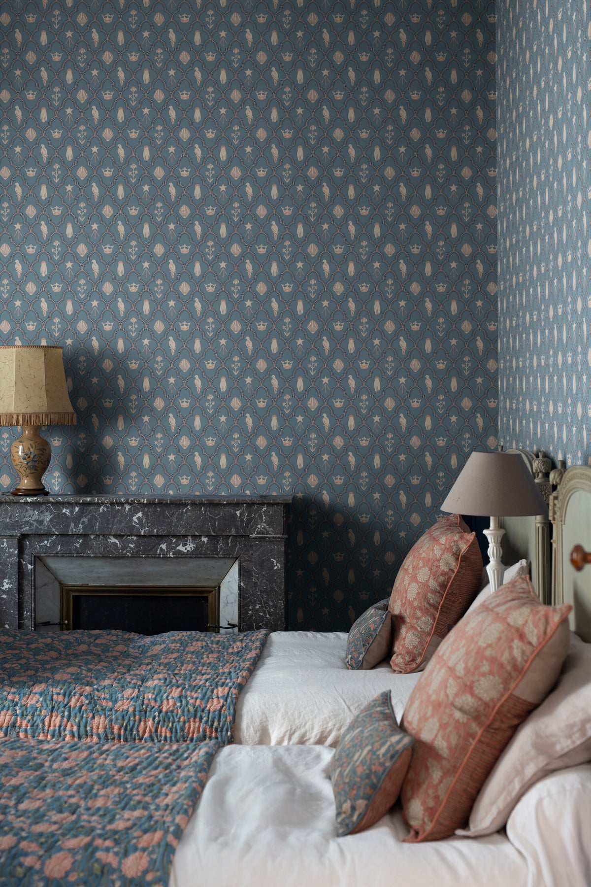 Sandberg Turtledove Barn Indigo Blue S10272 – Raumansicht