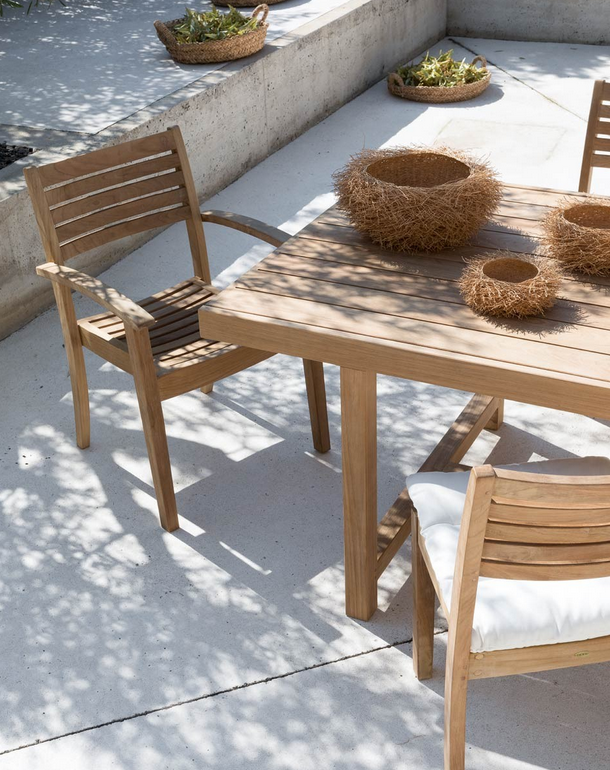 Unopiu - Armstuhl Chelsea aus Teakholz-Stuhl-Unopiu-TOJU Interior