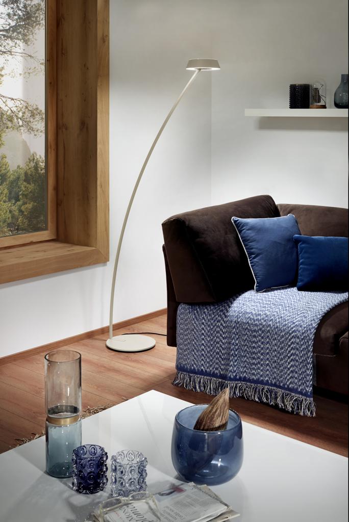 Oligo - Stehleuchte Glance gebogen-Stehleuchte-Oligo--TOJU Interior