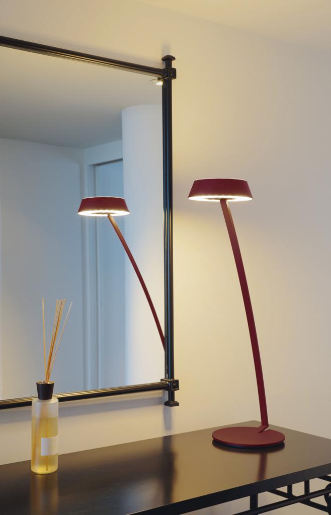 Oligo - Tischleuchte gebogen Glance-Tischleuchte-Oligo--TOJU Interior