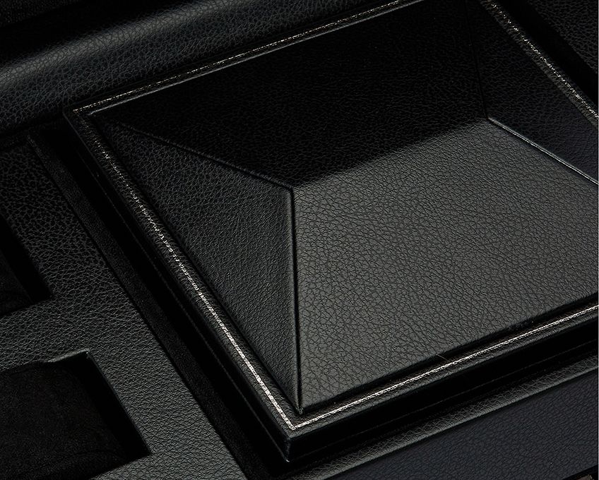 Wolf - Uhrenbeweger - British racing black triple Watch Winder-Uhrenbeweger-Wolf 1834-TOJU Interior