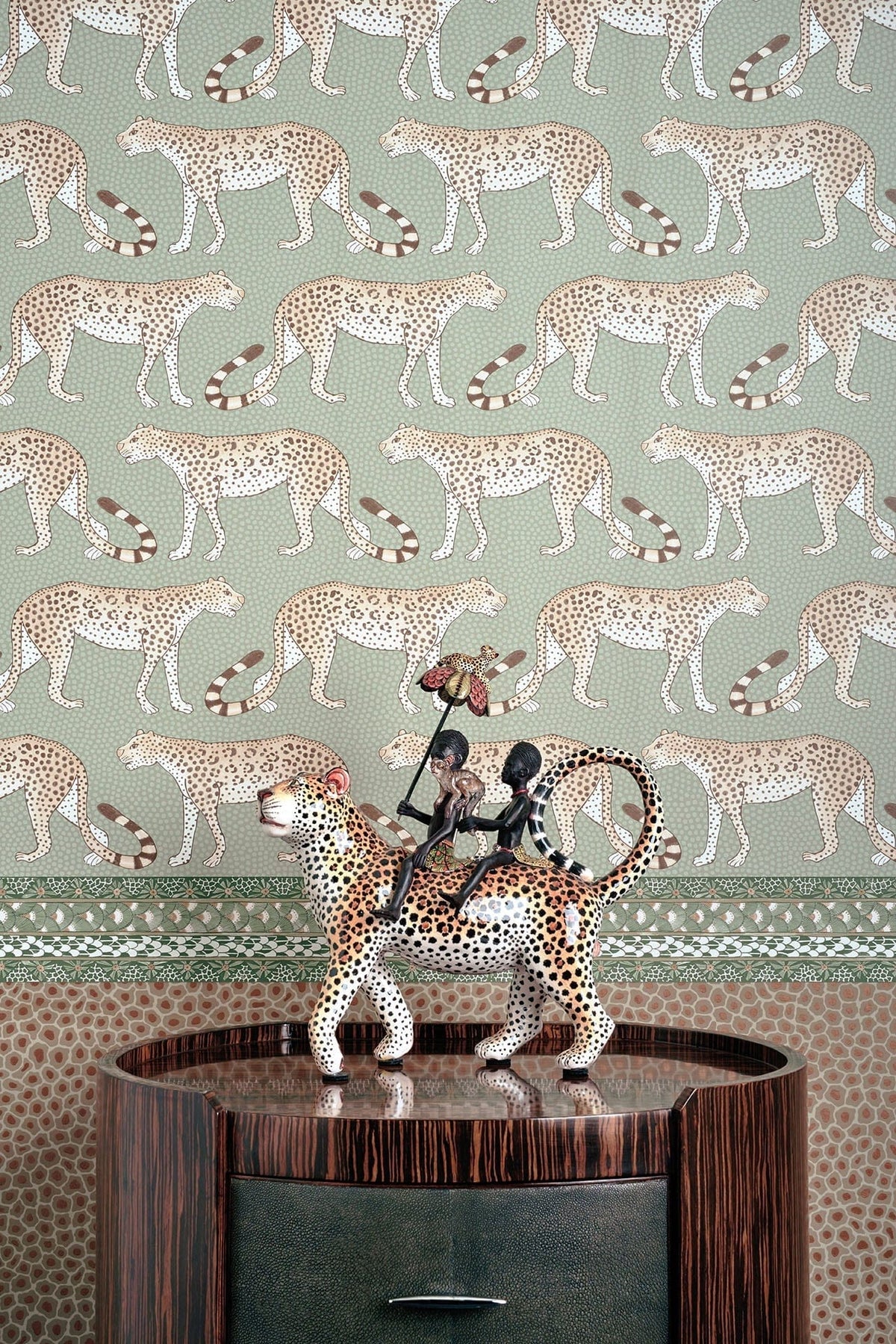 Cole & Son Ardmore Border Soft Olive 109/5024 – Raumansicht