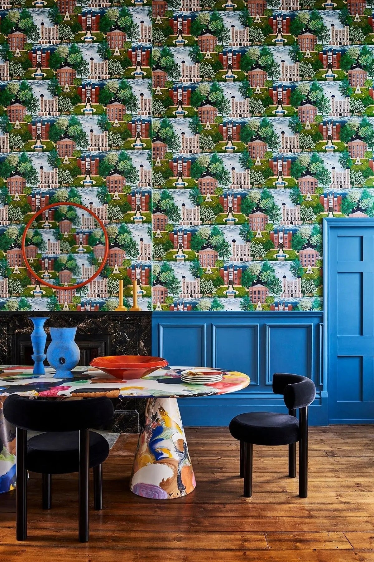Cole & Son Palace Tales – Leaf Green, Terracotta & Petrol (118/1001), Raumansicht