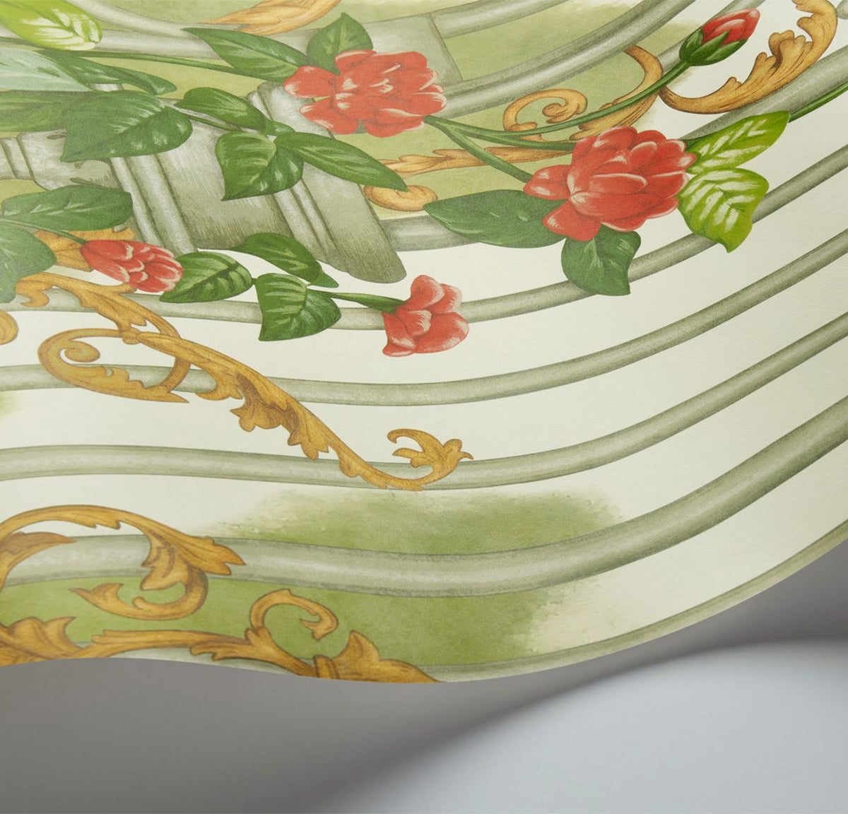 Cole & Son Tijou Gate – Spring Green, Soft Olive & Rouge (118/8017), Detailansicht