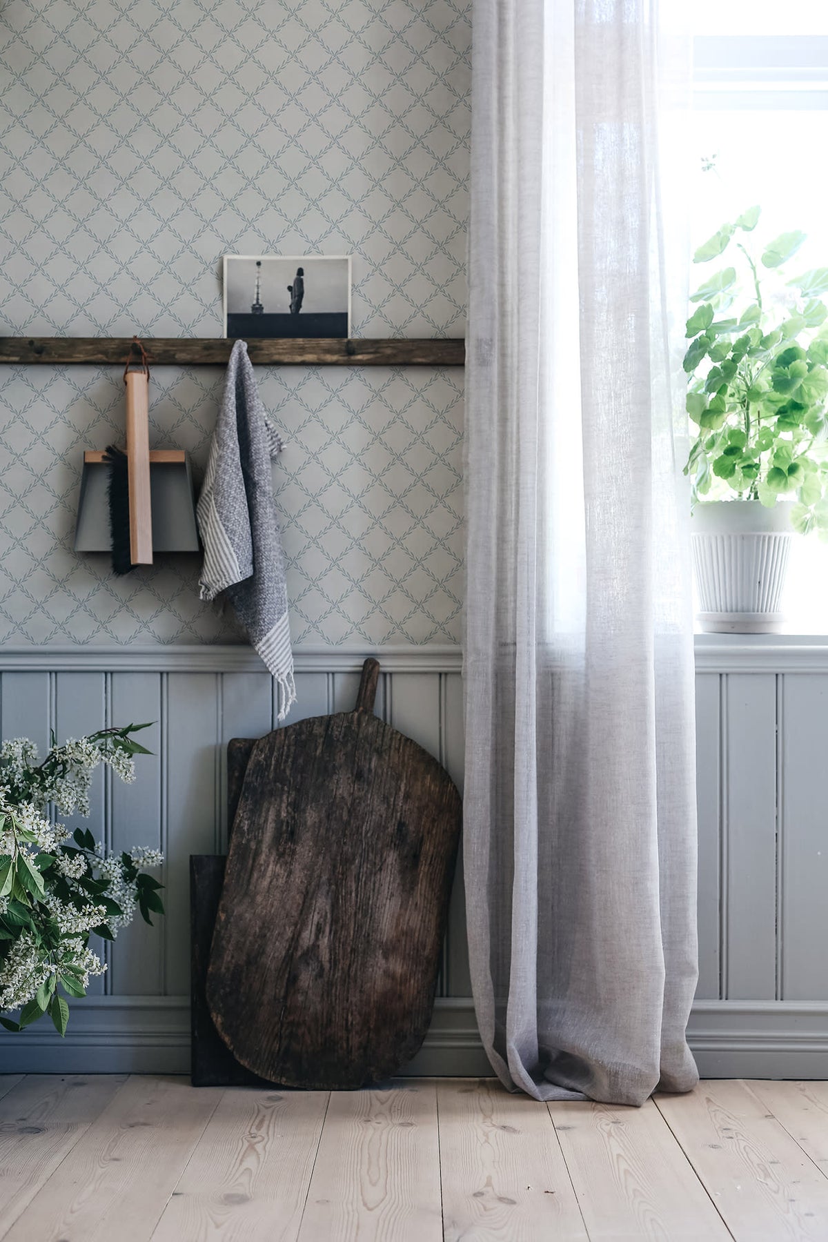 Sandberg Trellis Misty Blue S10303 – Raumansicht