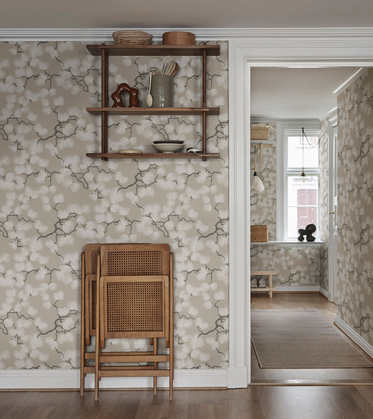 Sandberg Pine Beige S10326 – Raumansicht