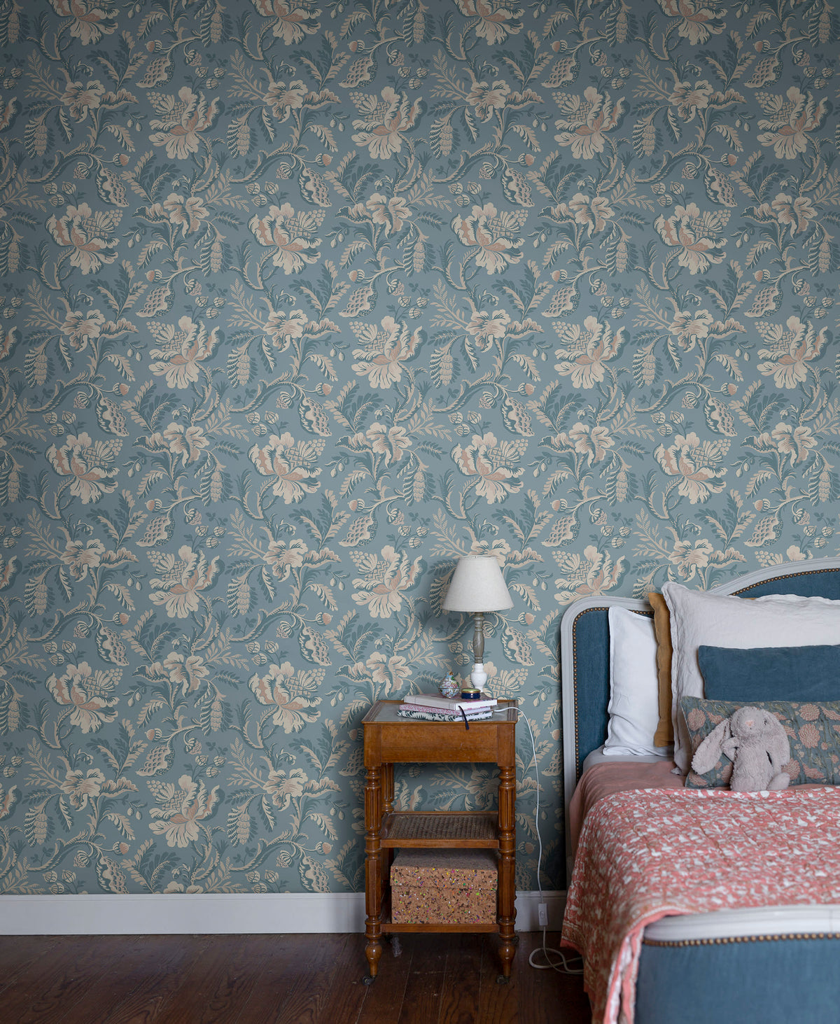 Sandberg Daphne Misty Blue S10239 – Raumansicht
