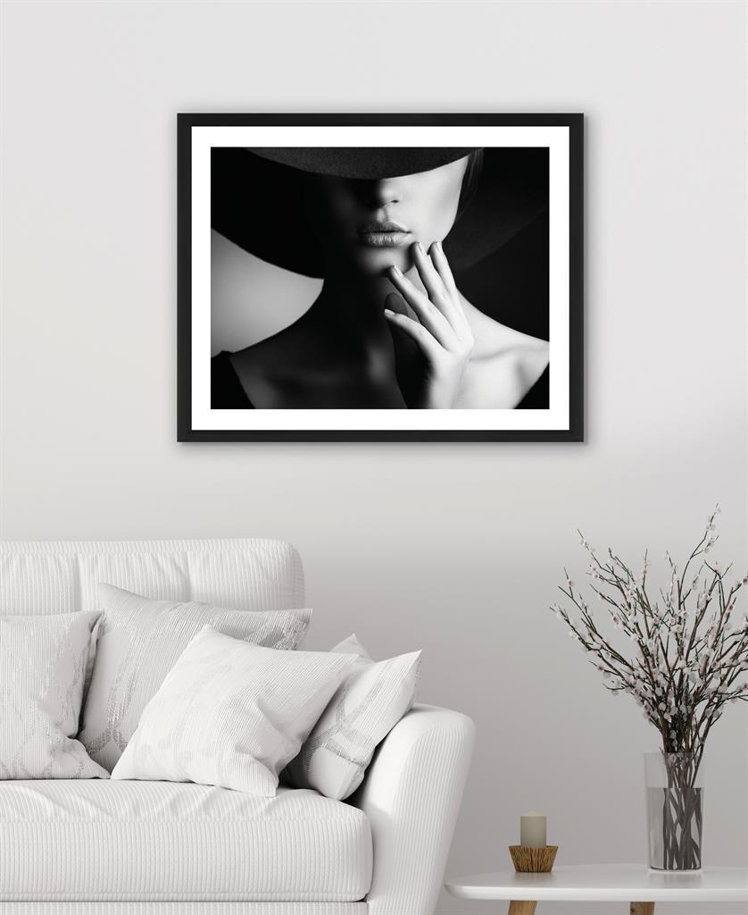 Brookpace Fine Art - MYSTERY LADY I-Wandbild-Brookpace Lascelles-Studio / Lackrahmen schwarz-TOJU Interior