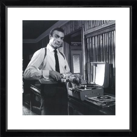 Brookpace Fine Art - Sean Connery Vodka Martini-Wandbild-Brookpace Lascelles-Studio / Lackrahmen schwarz-TOJU Interior