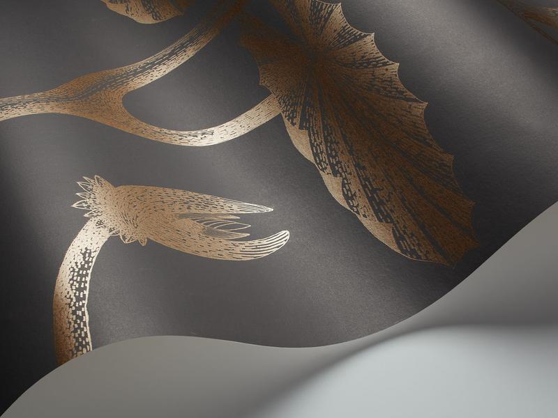 Cole and Son - Tapete Lily Wallpaper-Tapeten-Cole & Son-Metallic Bronze auf Soot S95/4021-TOJU Interior