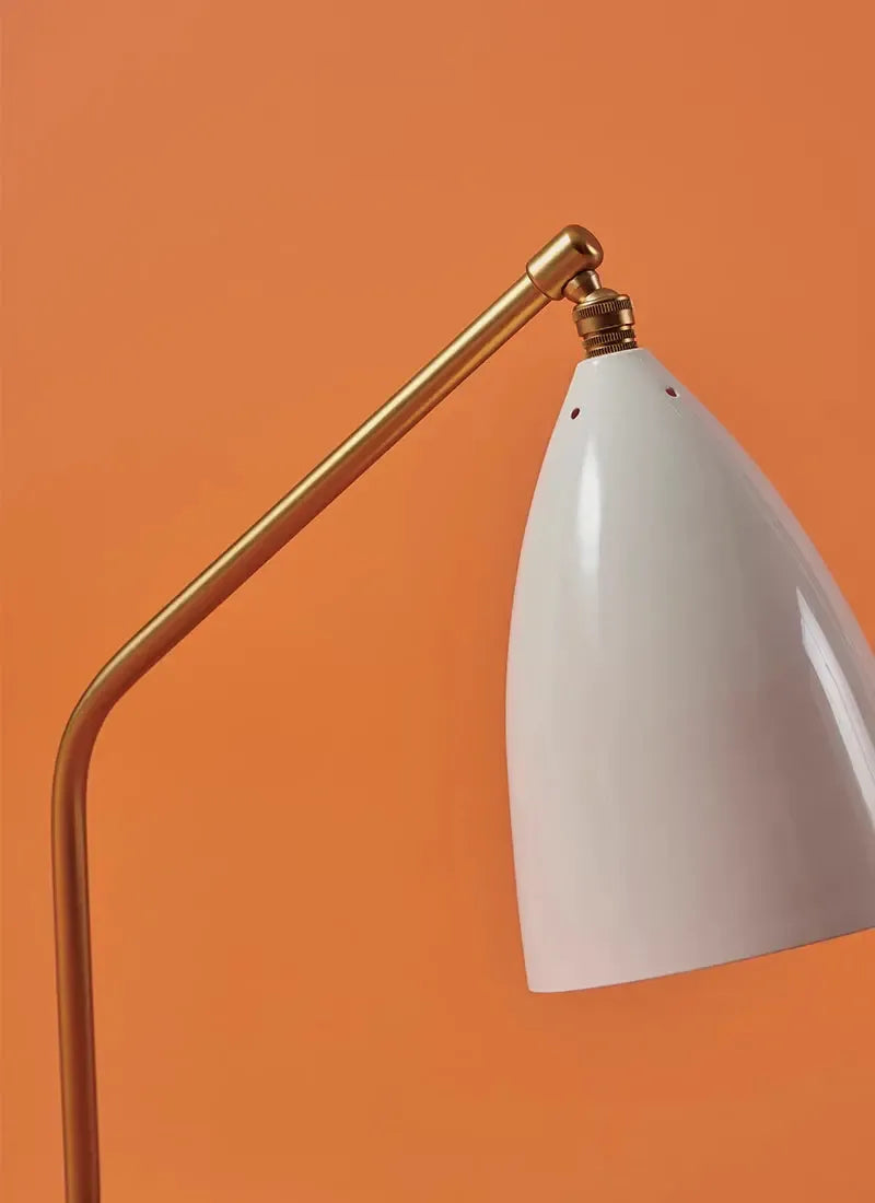 Gubi - Gräshoppa Tischleuchte-Gubi-Matt weiß-TOJU Interior