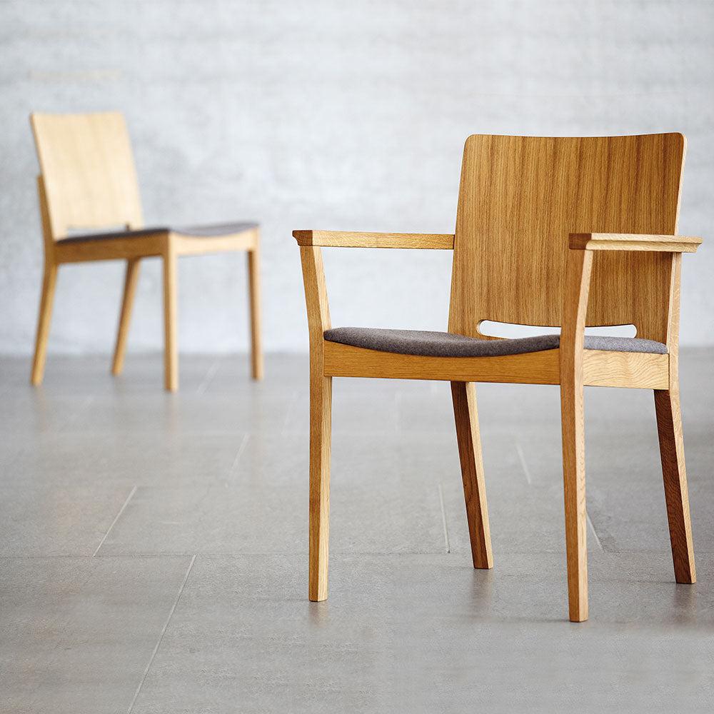 Jan Kurtz - Armlehnenstuhl Kelley-Stühle-Jan Kurtz-TOJU Interior