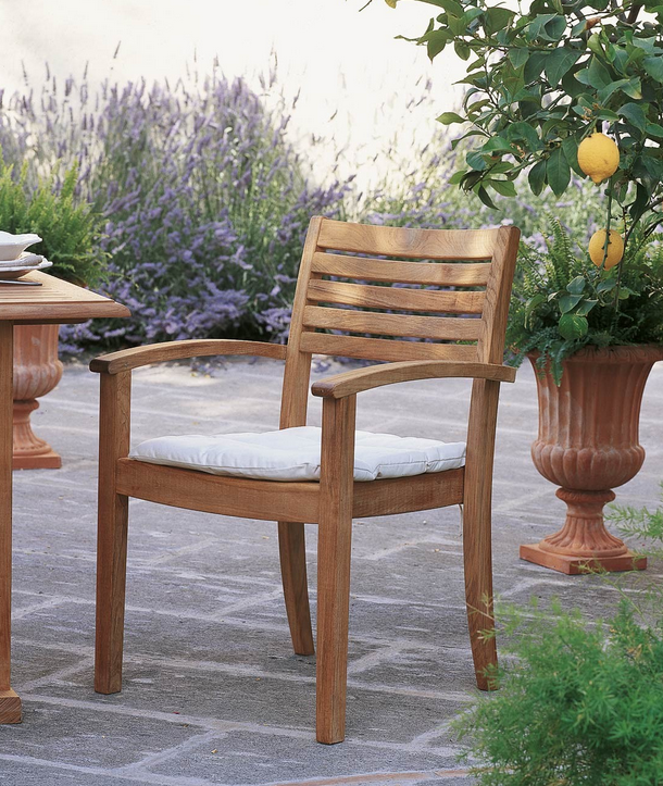 Unopiu - Armstuhl Chelsea aus Teakholz-Stuhl-Unopiu-TOJU Interior