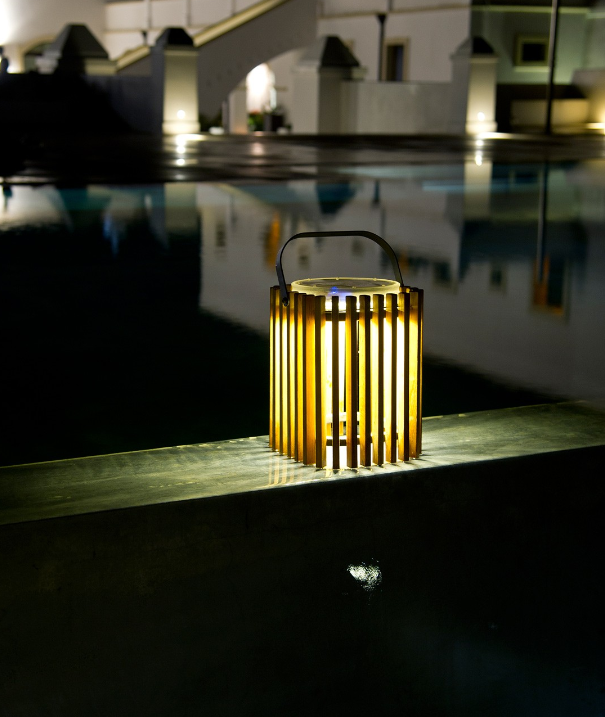 Unopiu - Bodenleuchte Solare aus Teakholz-Leuchte-Unopiu-TOJU Interior