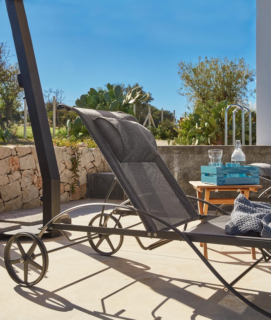 Unopiu - Gartenliege Aurora grafitgrau mit Bespannung brown-Gartenliege-Unopiu-TOJU Interior