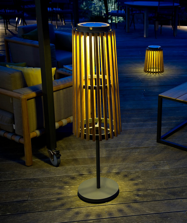 Unopiu - Stehleuchte Solare aus Teakholz-Leuchte-Unopiu-Grafitgrau-TOJU Interior