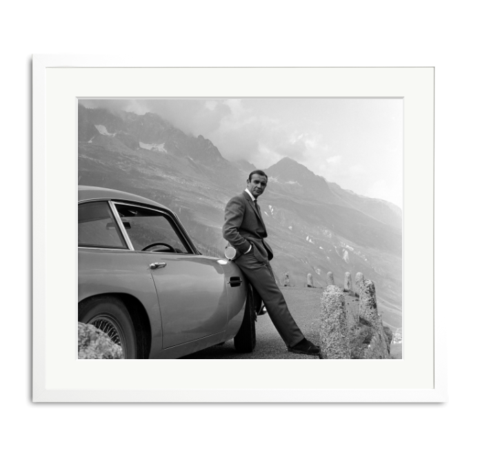 Sonic Editions - Wandbild - Sean Connery and his Aston Martin-Wandbild-Sonic Editions-L - 60x50cm-Weiß-TOJU Interior