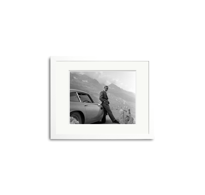 Sonic Editions - Wandbild - Sean Connery and his Aston Martin-Wandbild-Sonic Editions-S - 35x28cm-Weiß-TOJU Interior